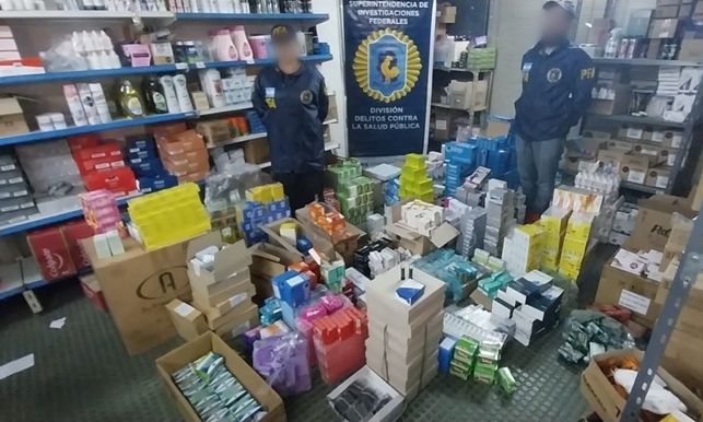 Lanús – La PFA desarticuló un depósito clandestino de medicamentos de venta ilegal