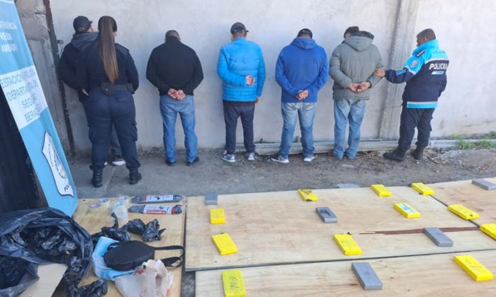 CABA y GBA - Exitosos allanamientos: cayó la "banda del Boli", 5 detenidos y más de 150 kilos de cocaína secuestrados