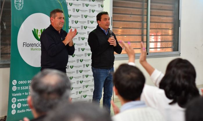 F. Varela - El intendente Watson entregó reconocimientos a entidades de bien público