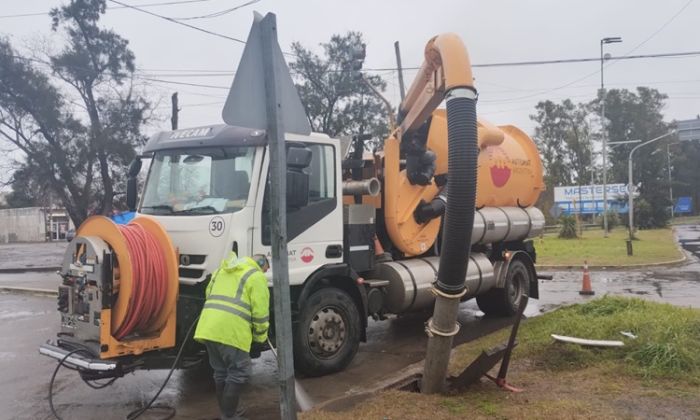 Florencio Varela - Labores de higiene urbana por las persistentes lluvias