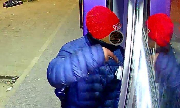 Berazategui – Destrozó un vidrio y robó un kiosco a mano armada, fue detenido