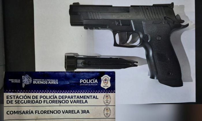 Florencio Varela – Un menor exhibió un arma frente a la escuela primaria nº 15