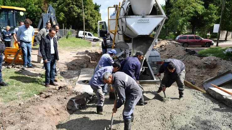 Fcio. Varela: Reparación vial en Avenida Hudson