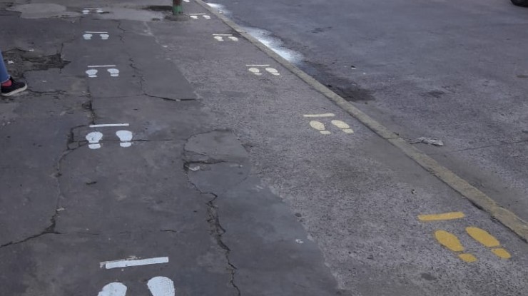 Propician distanciamiento en paradas de colectivos