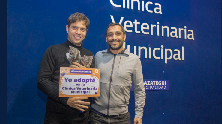 Berazategui: Kicillof adoptó dos gatitos