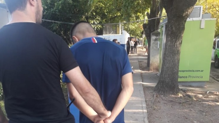 Un menor armado robaba a los vecinos 
