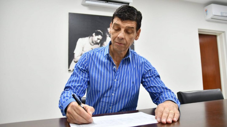 Arnaldo Medina también firmó la aceptación de su candidatura a Primer Concejal