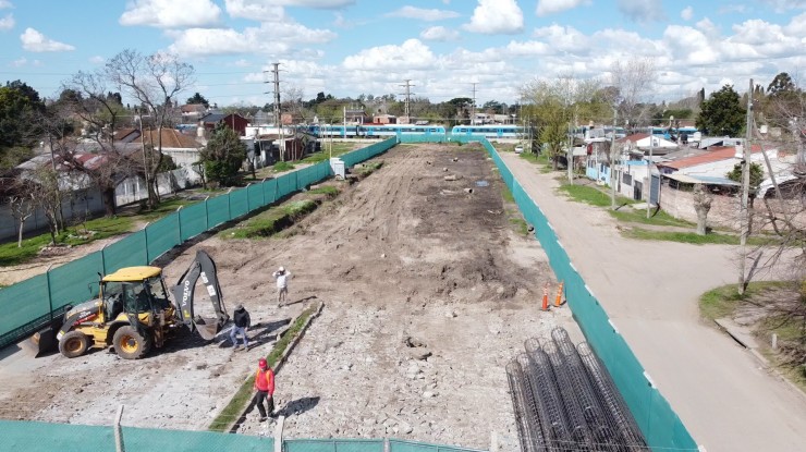 Empezó la construcción del paso bajo a nivel