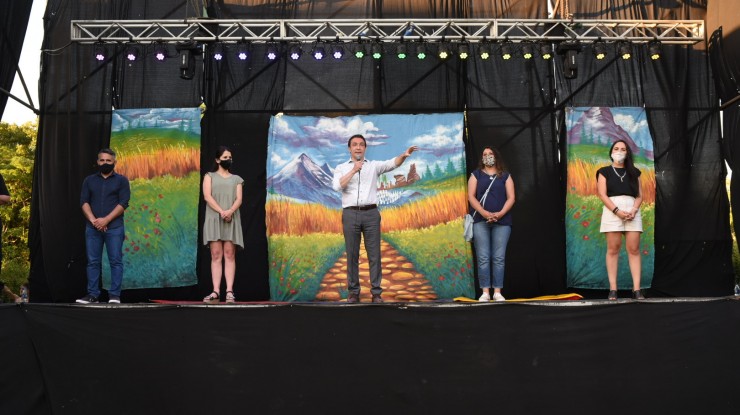 Watson saludó a los elencos del Ciclo de Teatro al Aire Libre