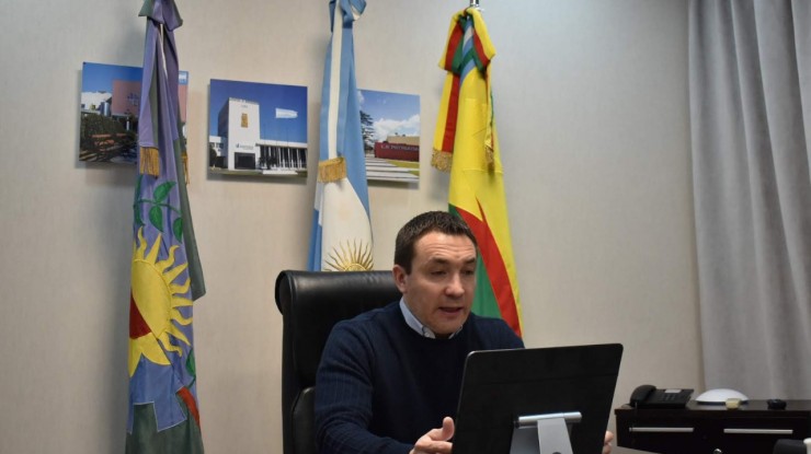 El intendente Watson con vecinos de Villa del Plata
