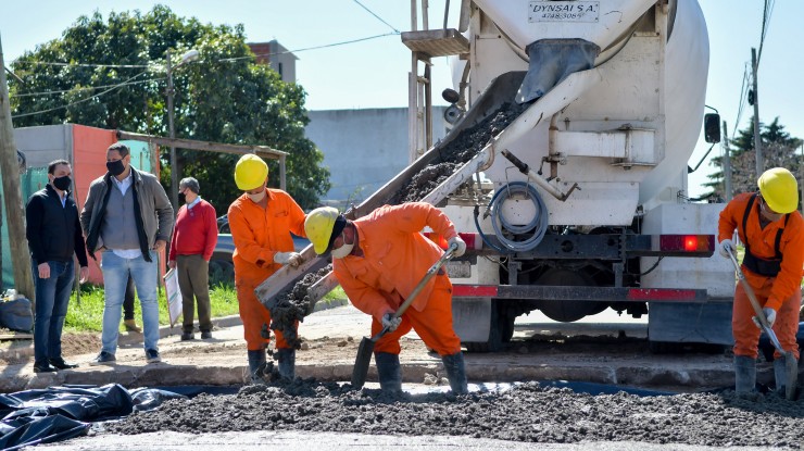El intendente Watson verificó el progreso de obra vial