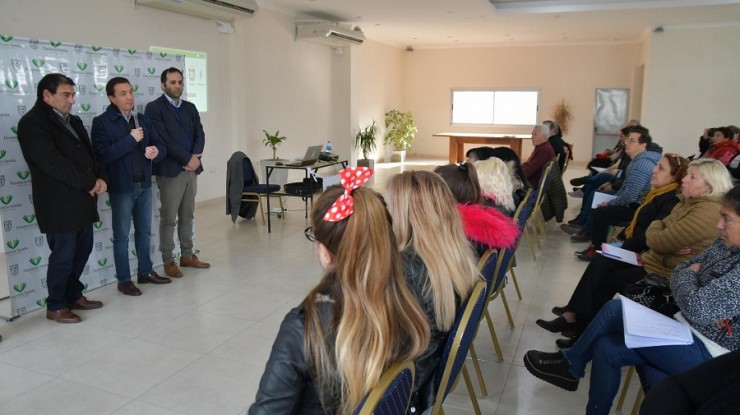 Inició la capacitación en manipulación de alimentos