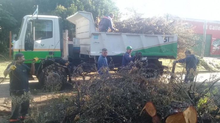 Trabajos de limpieza en diversos barrios varelenses