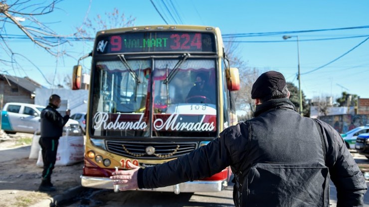 Controlan permisos de circulación en colectivos de Varela