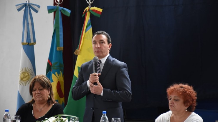 Watson tomó juramento a flamantes consejeros escolares