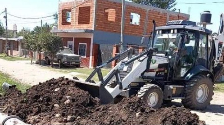 Saneamiento hidráulico en diversos barrios varelenses