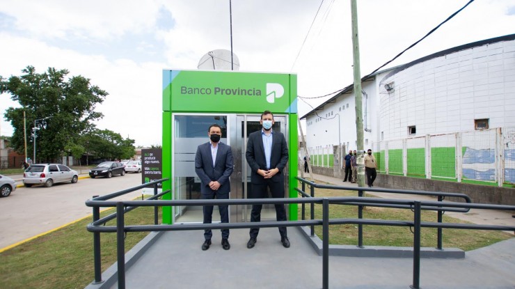 Watson y Cuattromo inauguraron cajeros automáticos