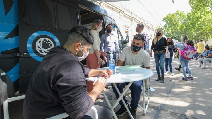 Watson en el operativo de documentación para personas extranjeras
